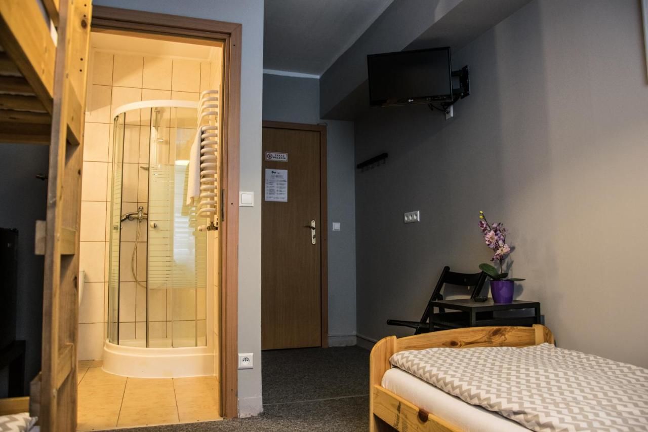 Хостелы Moon Hostel New Краков-14