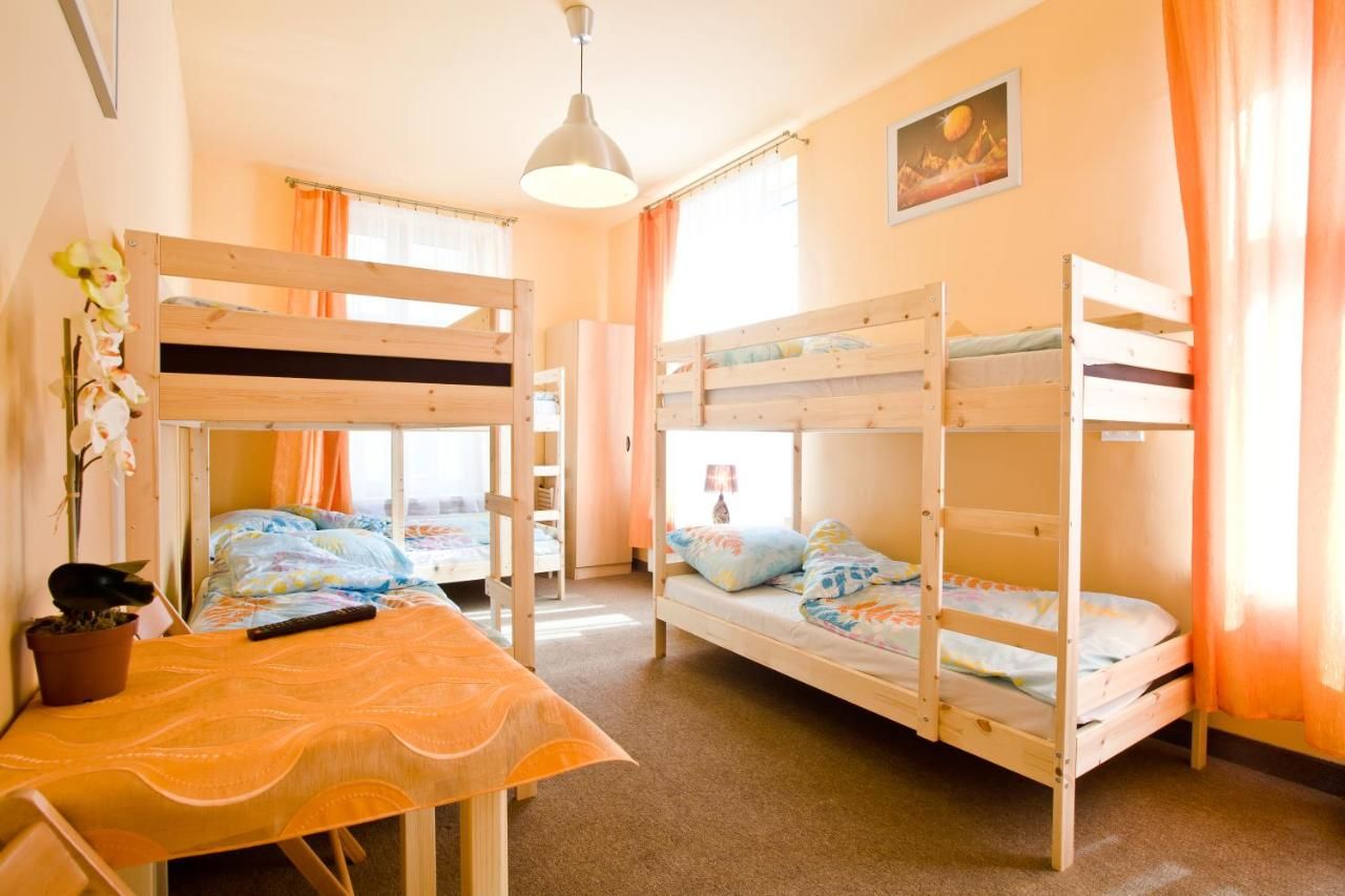 Хостелы Moon Hostel New Краков