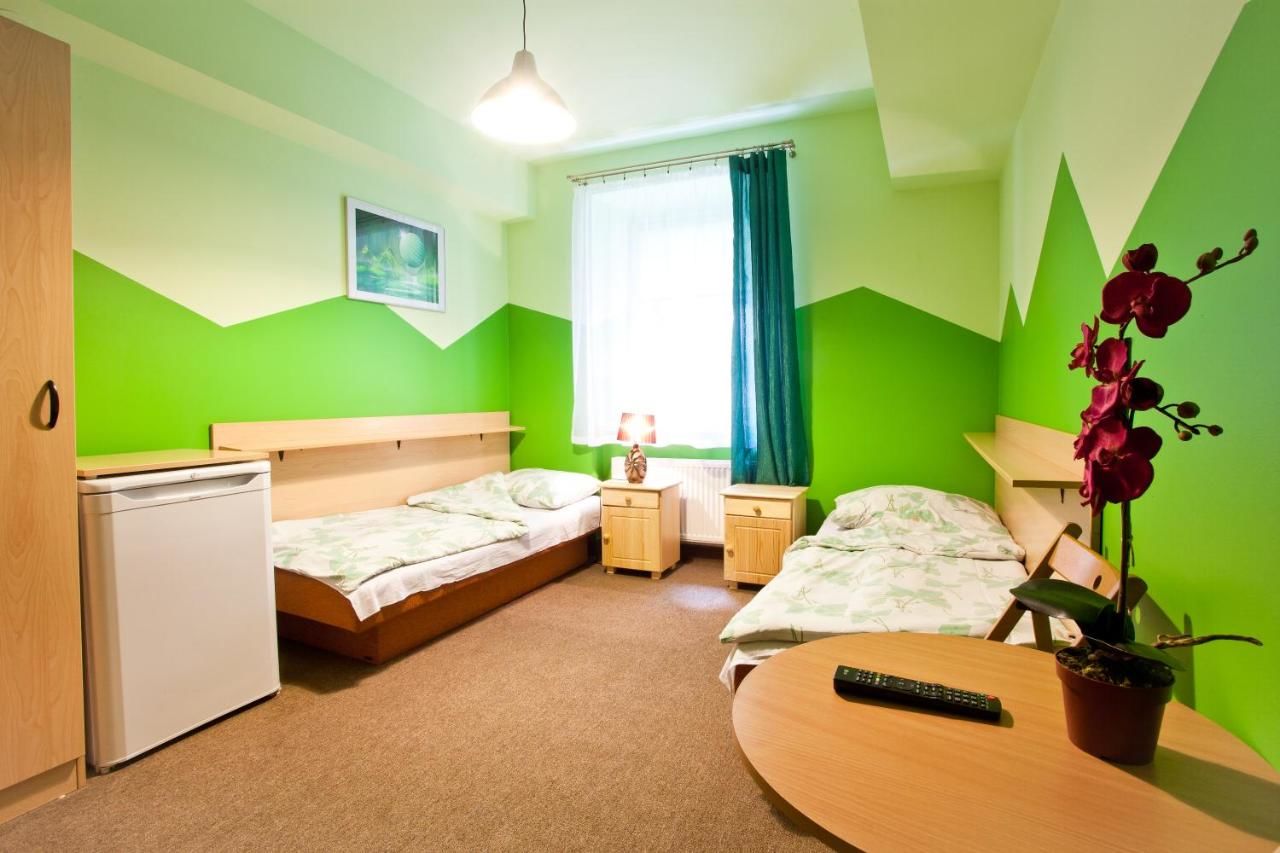 Хостелы Moon Hostel New Краков