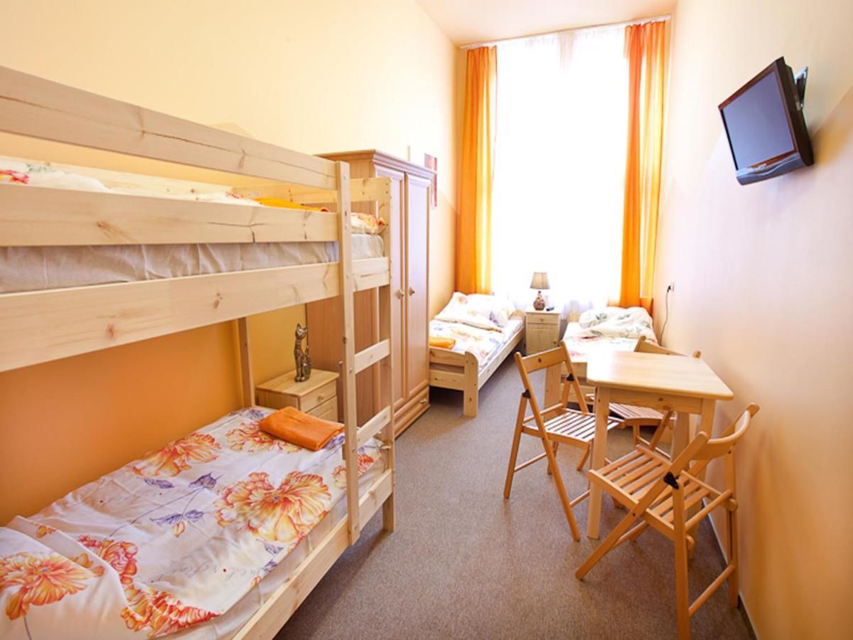 Хостелы Moon Hostel New Краков